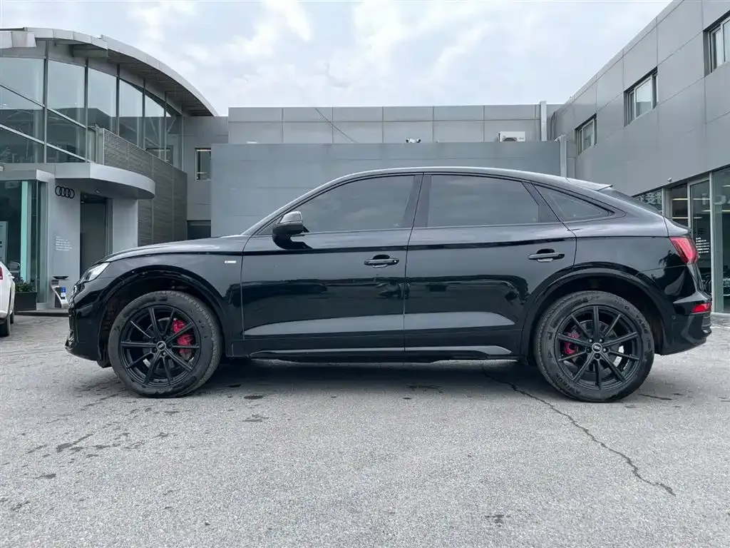 Audi Q5L Sportback — фото 4