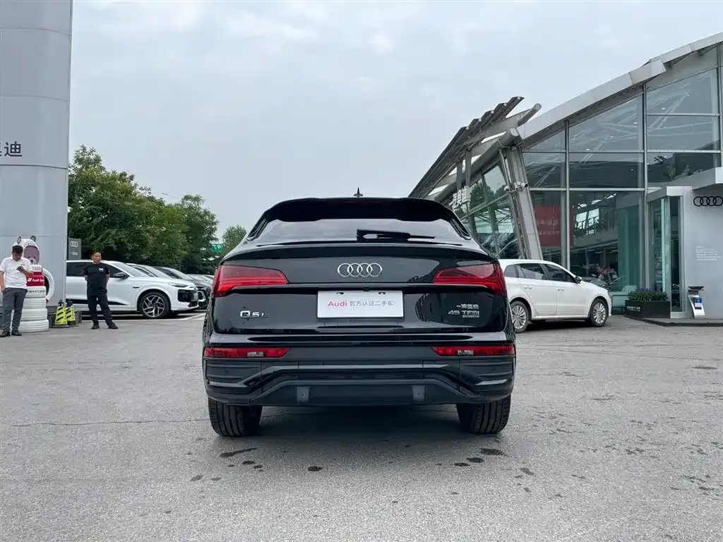 Audi Q5L Sportback — фото 3