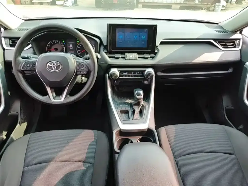 Toyota RAV4 — фото 10