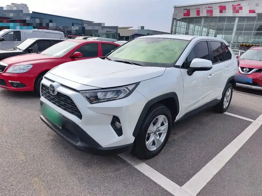 Toyota RAV4 — фото 9