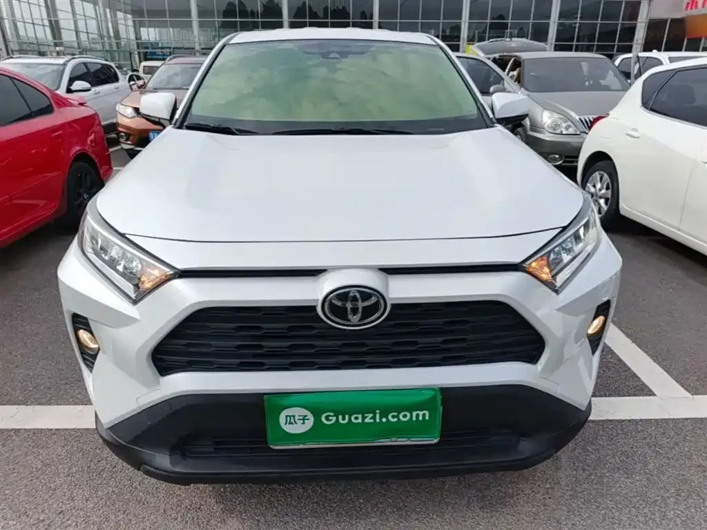 Toyota RAV4 — фото 2