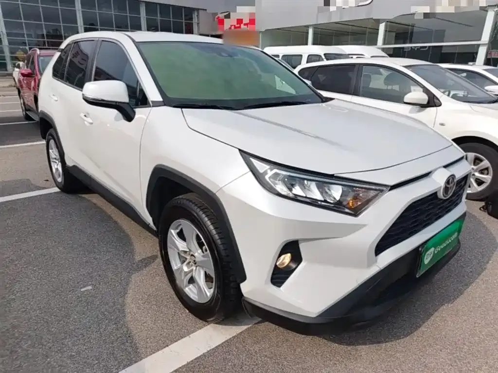 Toyota RAV4 — фото 6