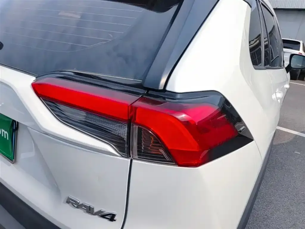 Toyota RAV4 — фото 3