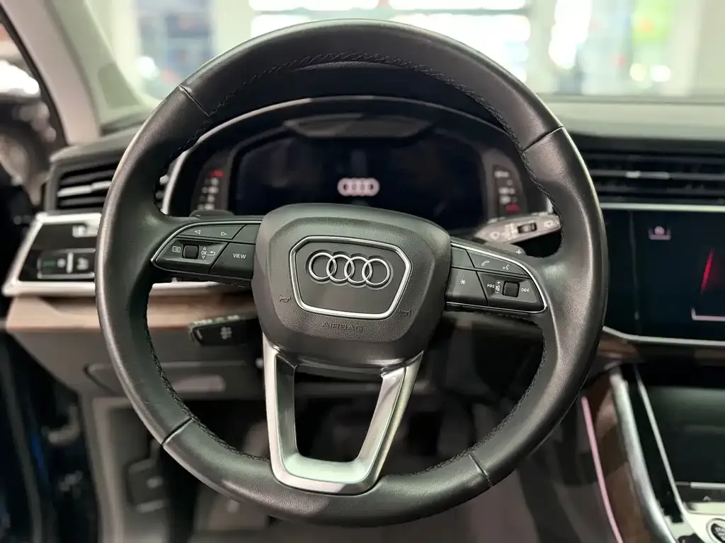 Audi Q7 — фото 8