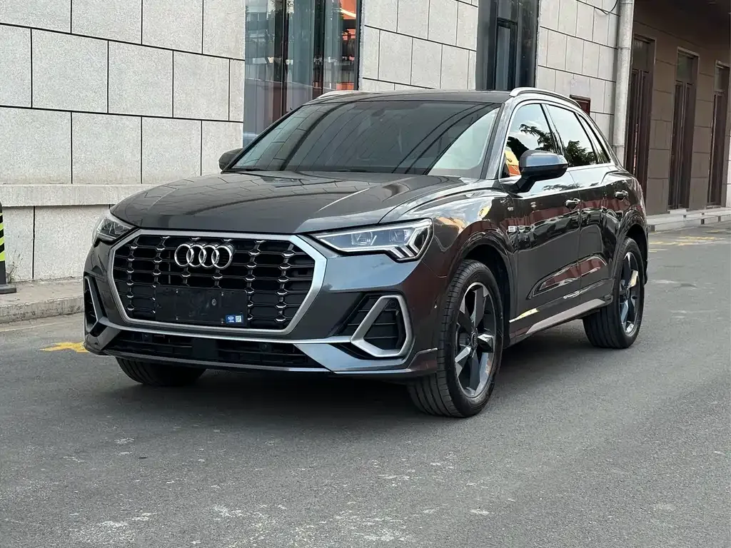 Audi Q3 — фото 1