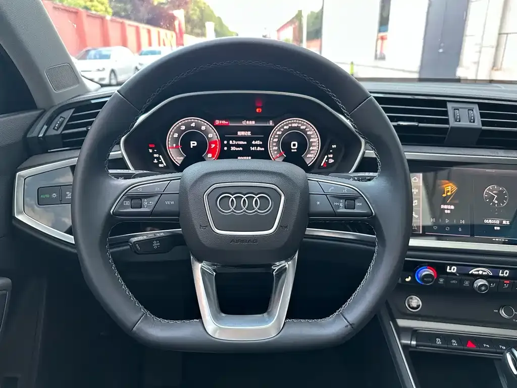 Audi Q3 — фото 8
