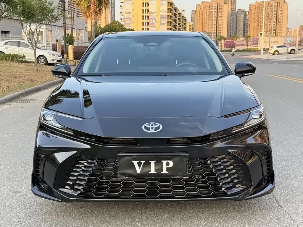 Toyota Camry — фото 7