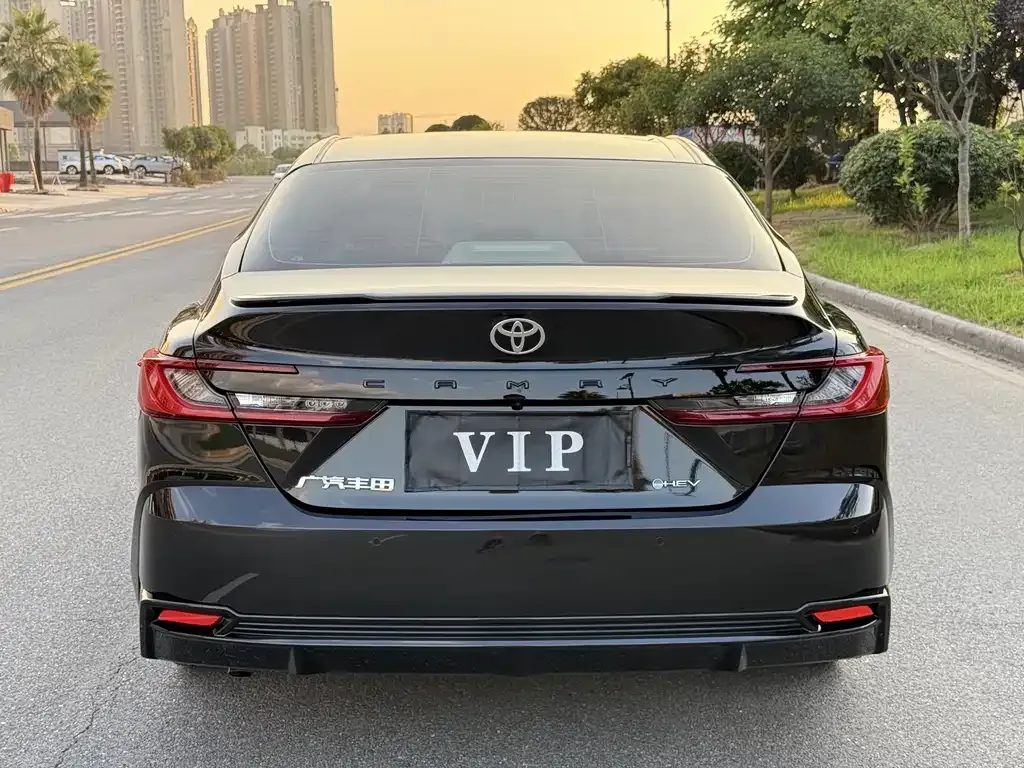 Toyota Camry — фото 4