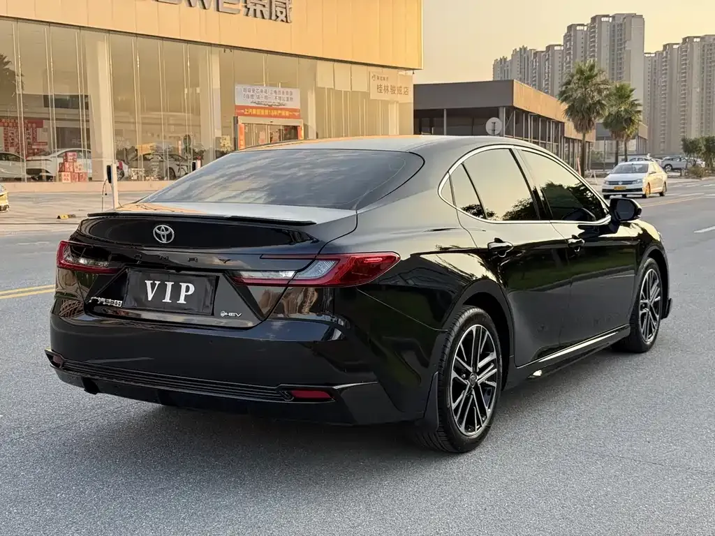 Toyota Camry — фото 5