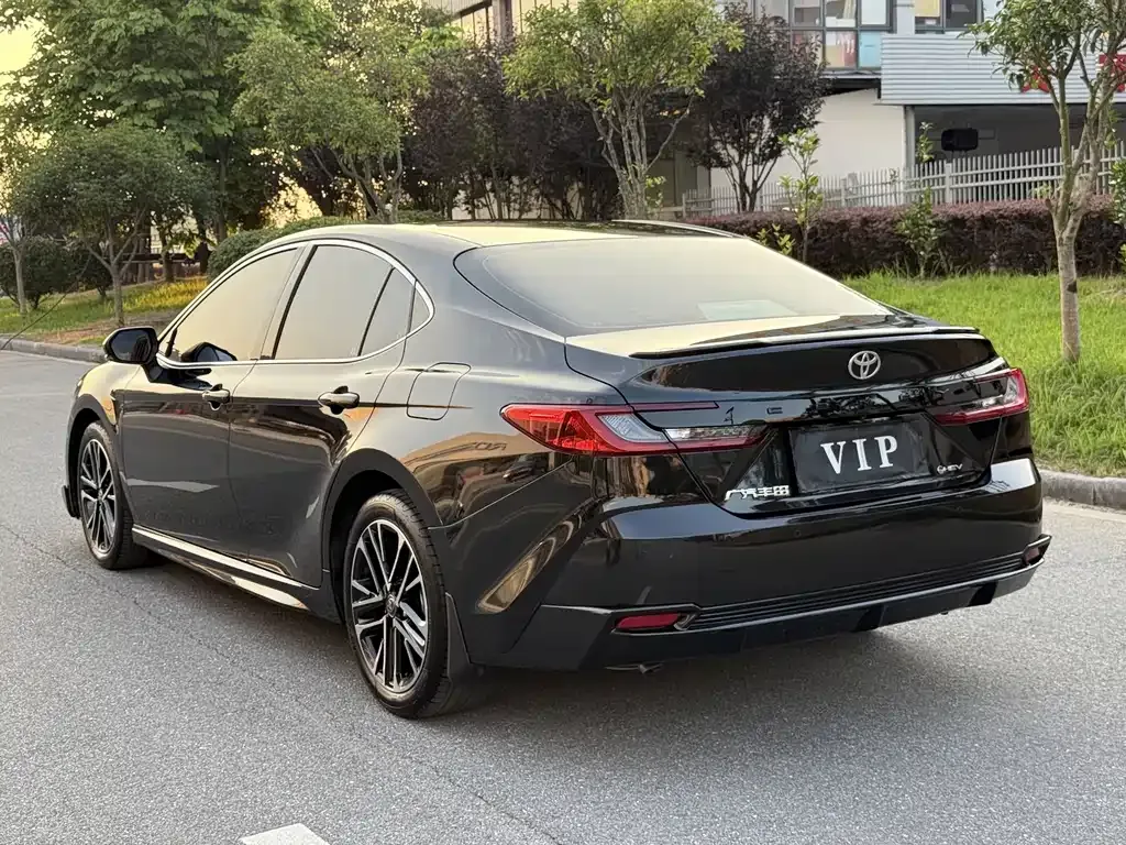 Toyota Camry — фото 6