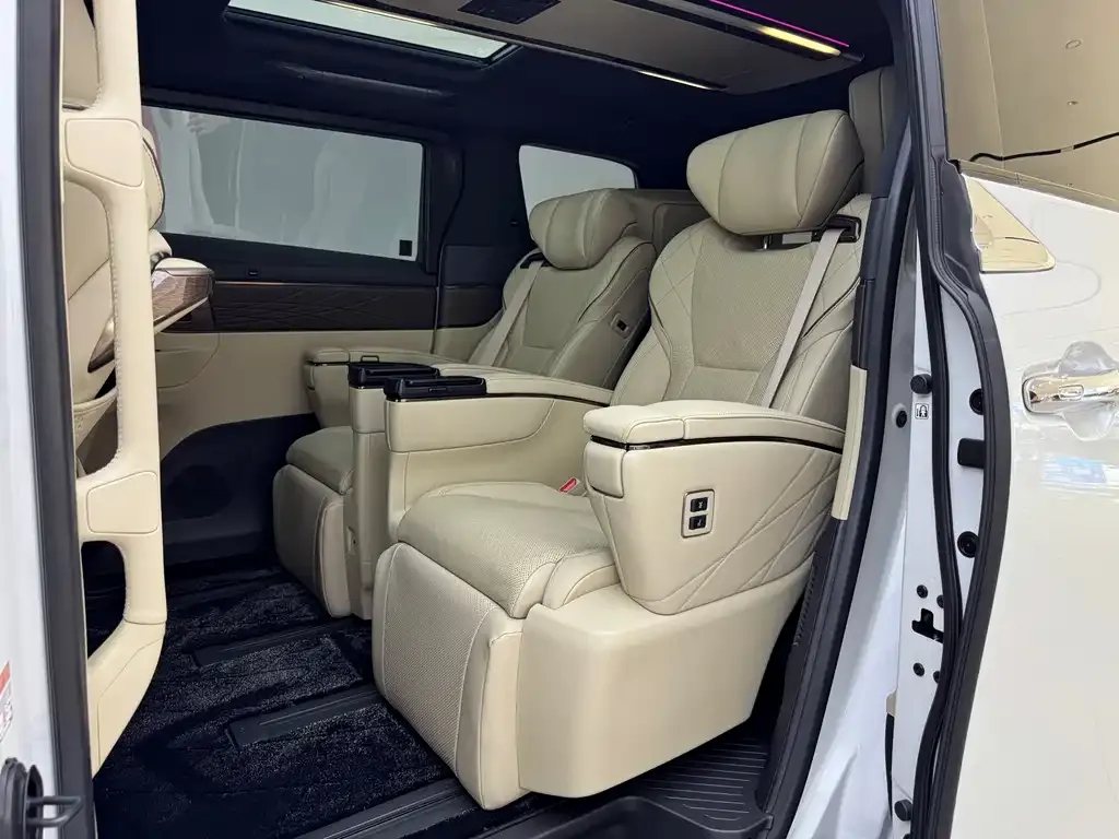Toyota Vellfire — фото 8