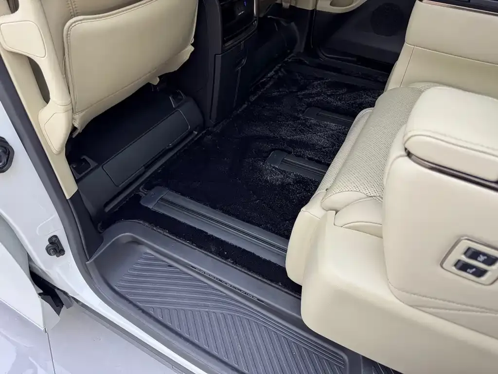 Toyota Vellfire — фото 6
