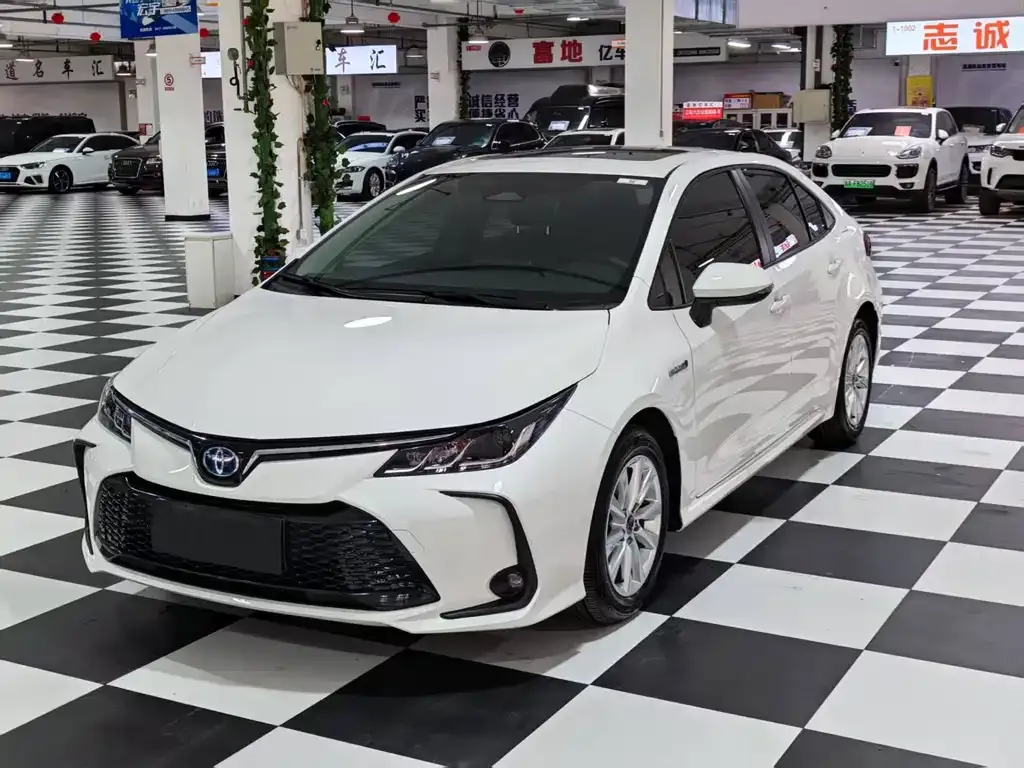 Toyota Corolla — фото 1