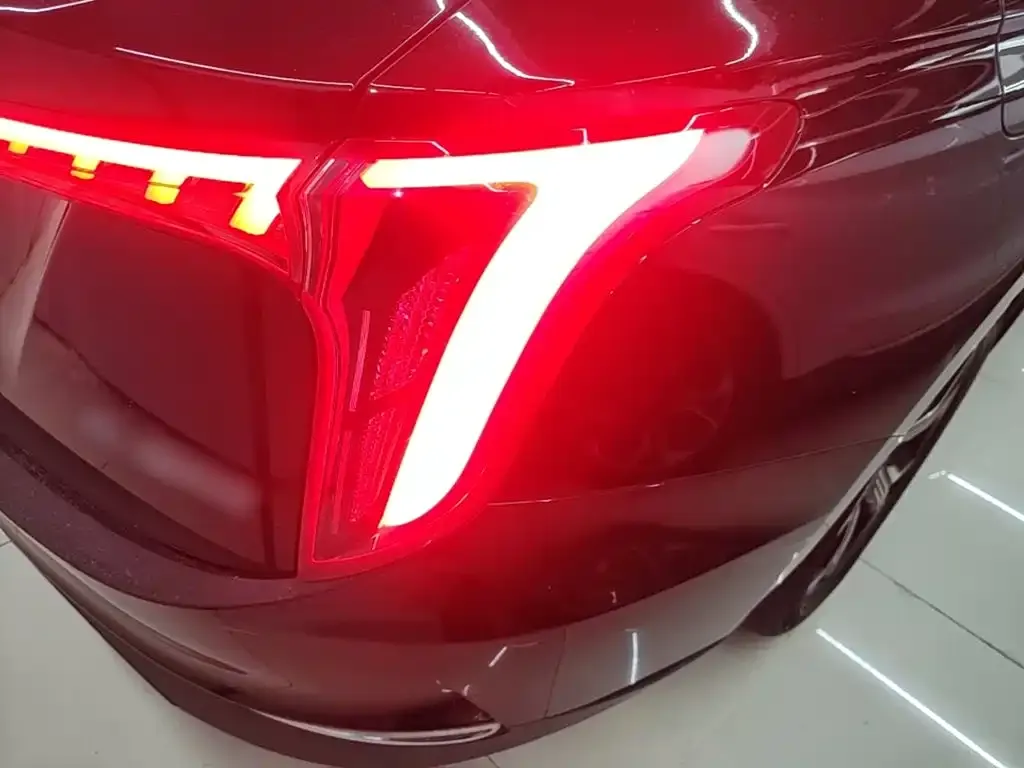 Hongqi E-QM5 — фото 3