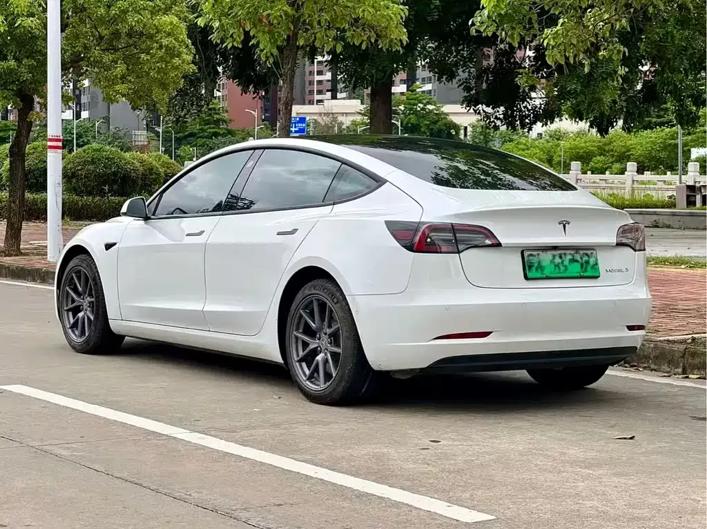 Tesla Model 3 — фото 4