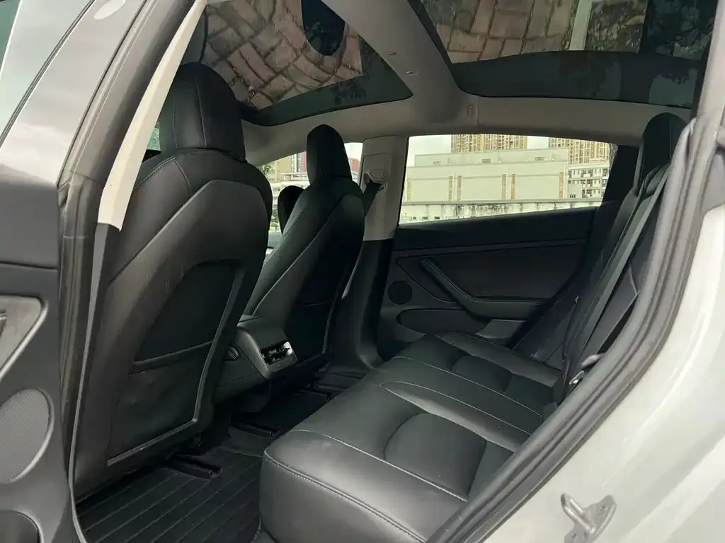 Tesla Model 3 — фото 3