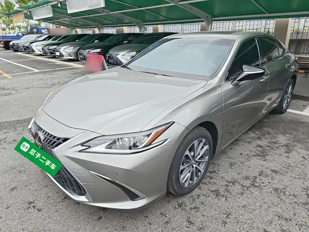 Lexus ES — фото 10