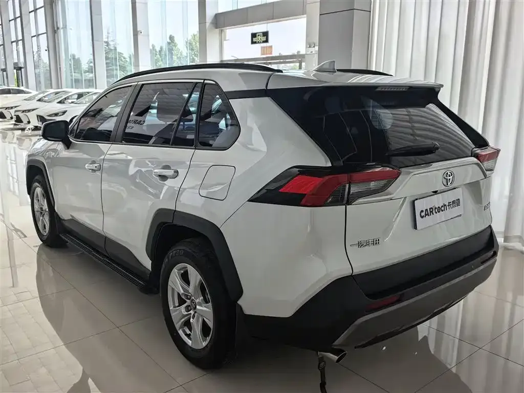 Toyota RAV4 2024 из CN, фото 2