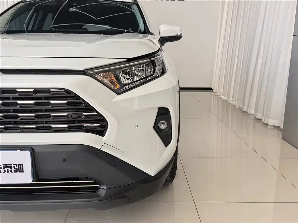Toyota RAV4 2024 из CN, фото 4