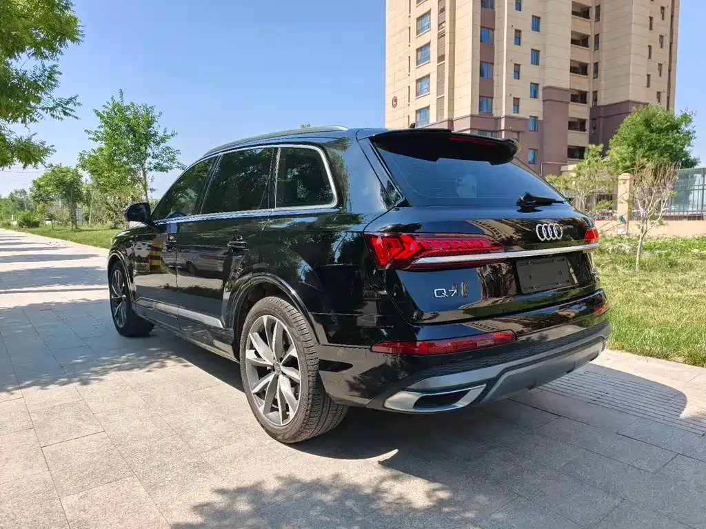 Audi Q7 — фото 5
