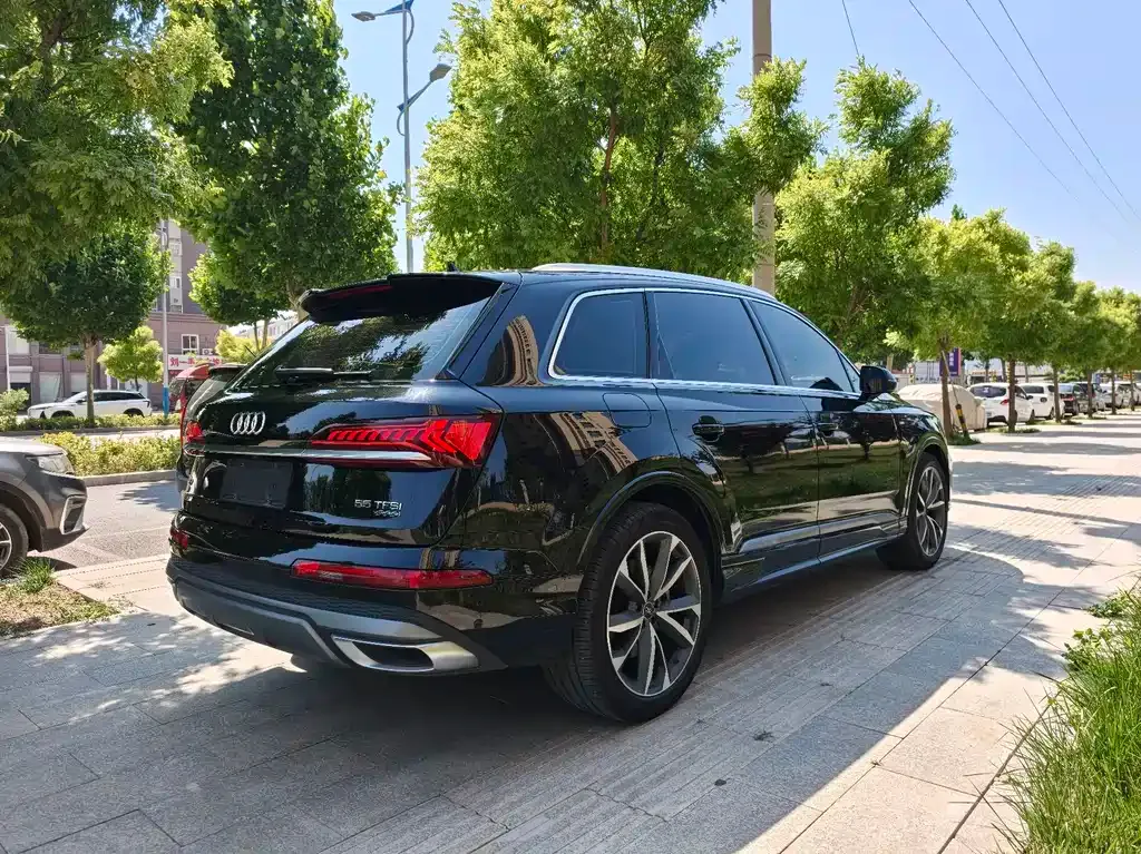 Audi Q7 — фото 9