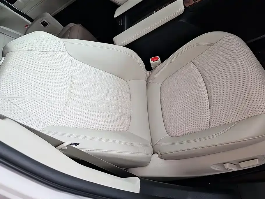 Toyota Granvia — фото 10