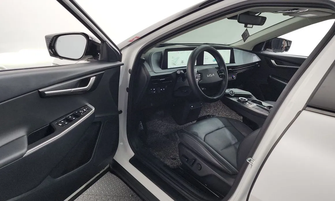 Kia EV6 2023 из KR, фото 9
