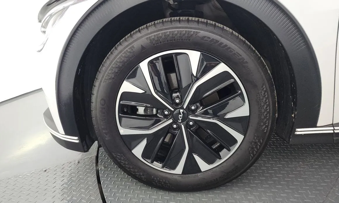 Kia EV6 2023 из KR, фото 8