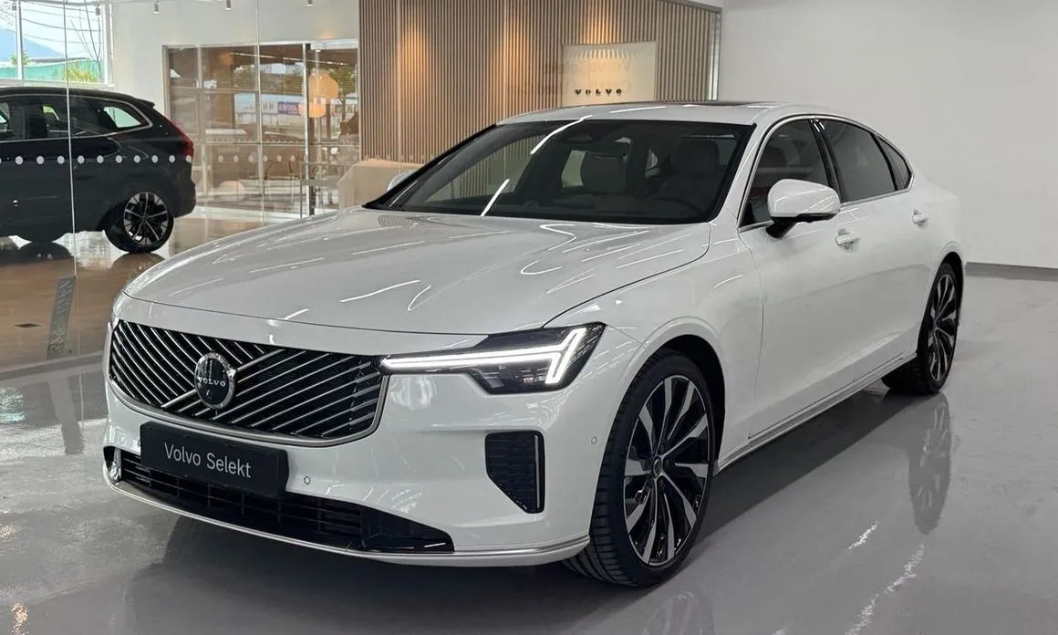 Volvo S90 — фото 1