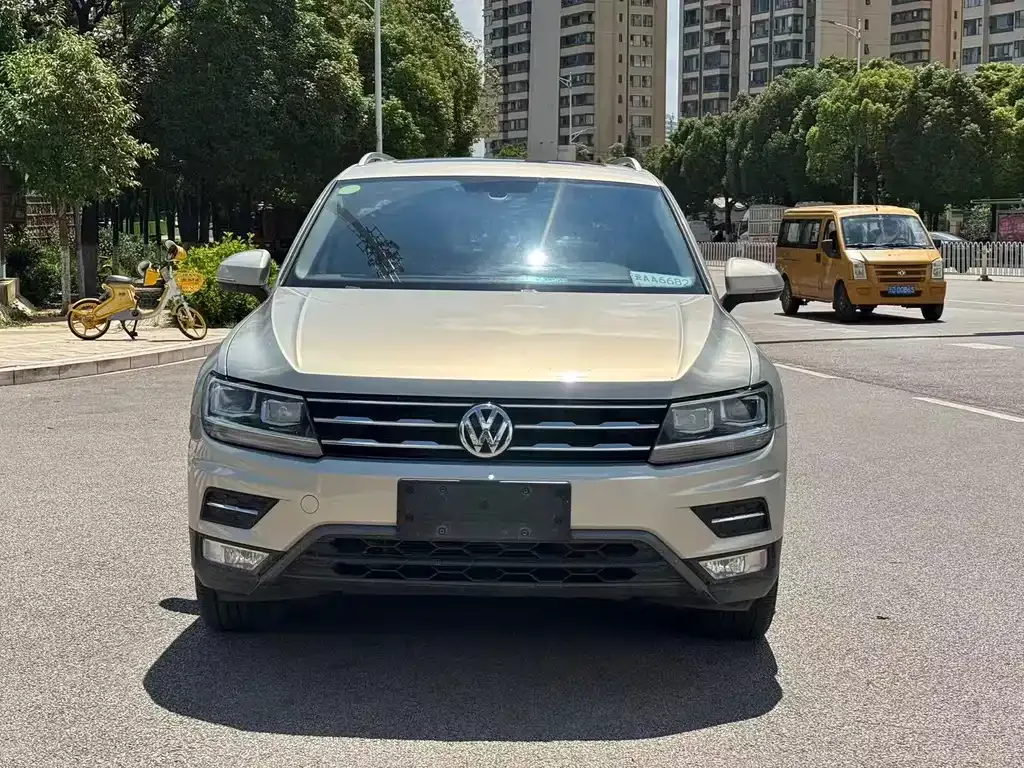 Volkswagen Tiguan L — фото 5
