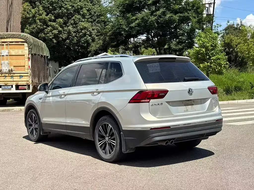Volkswagen Tiguan L — фото 4