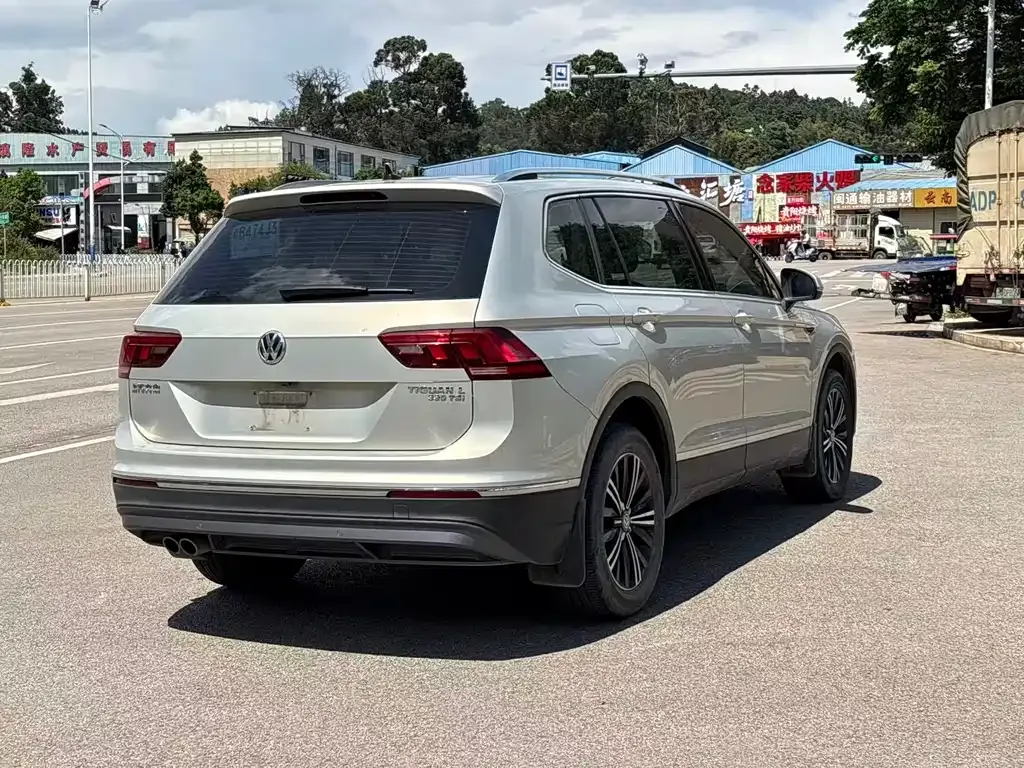 Volkswagen Tiguan L — фото 8