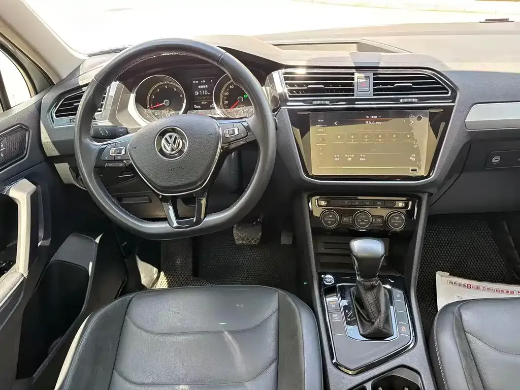 Volkswagen Tiguan L — фото 2