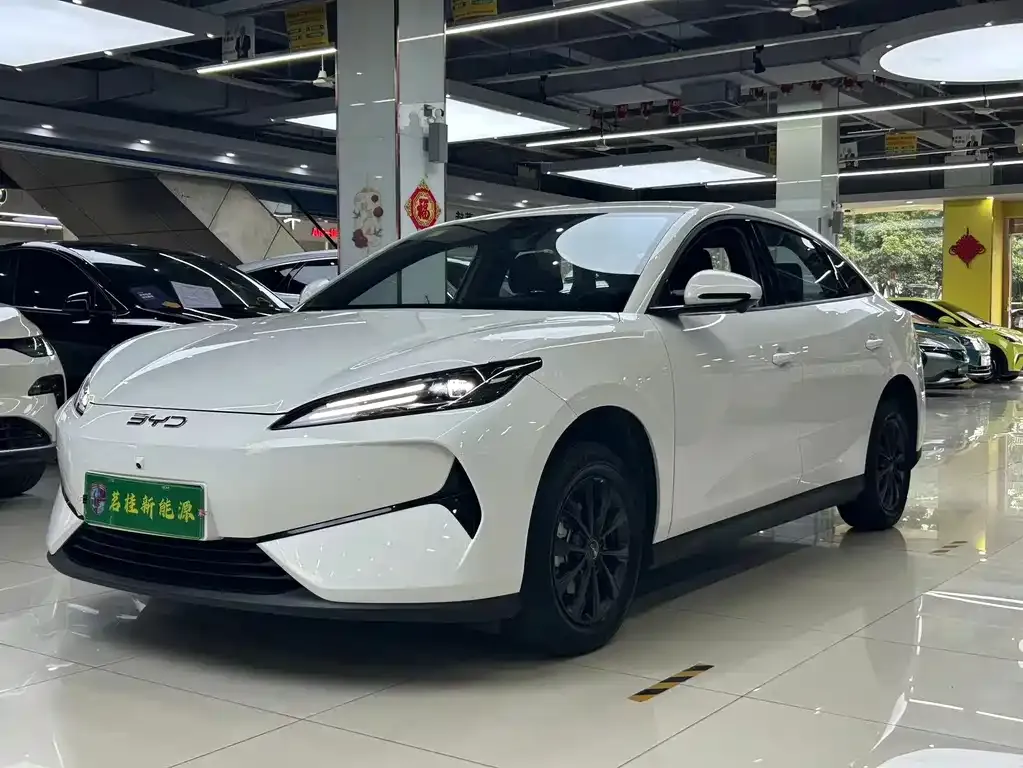 BYD e7