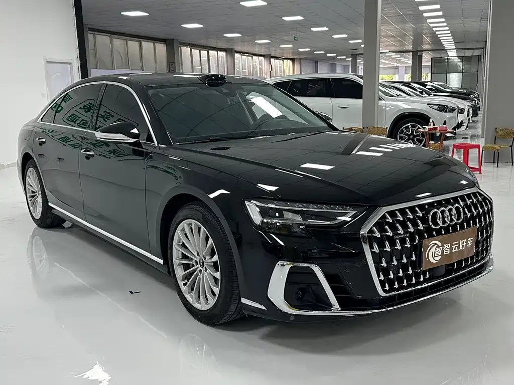 Audi A8 — фото 6