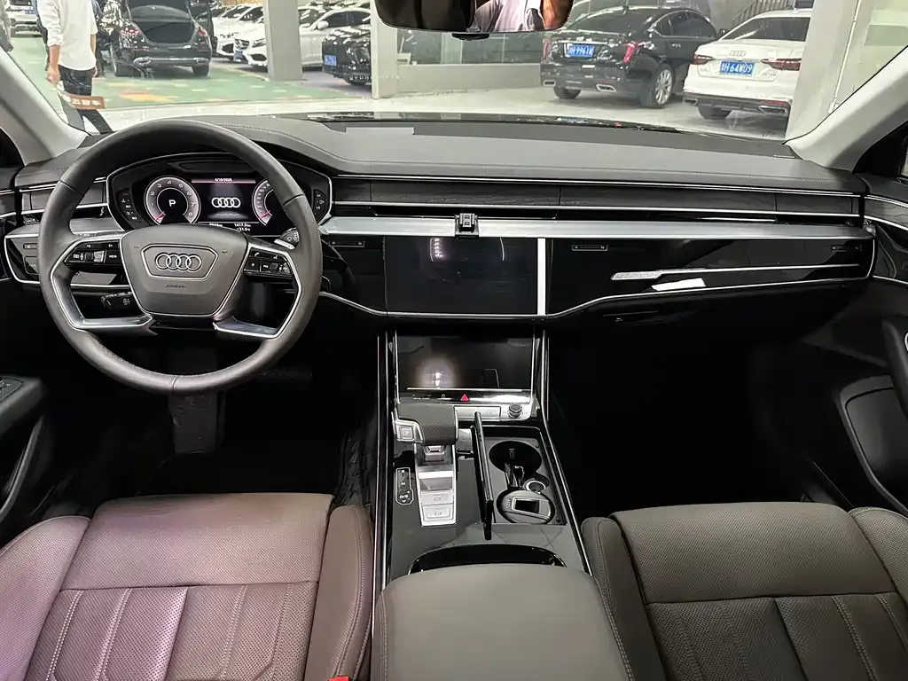 Audi A8 — фото 2