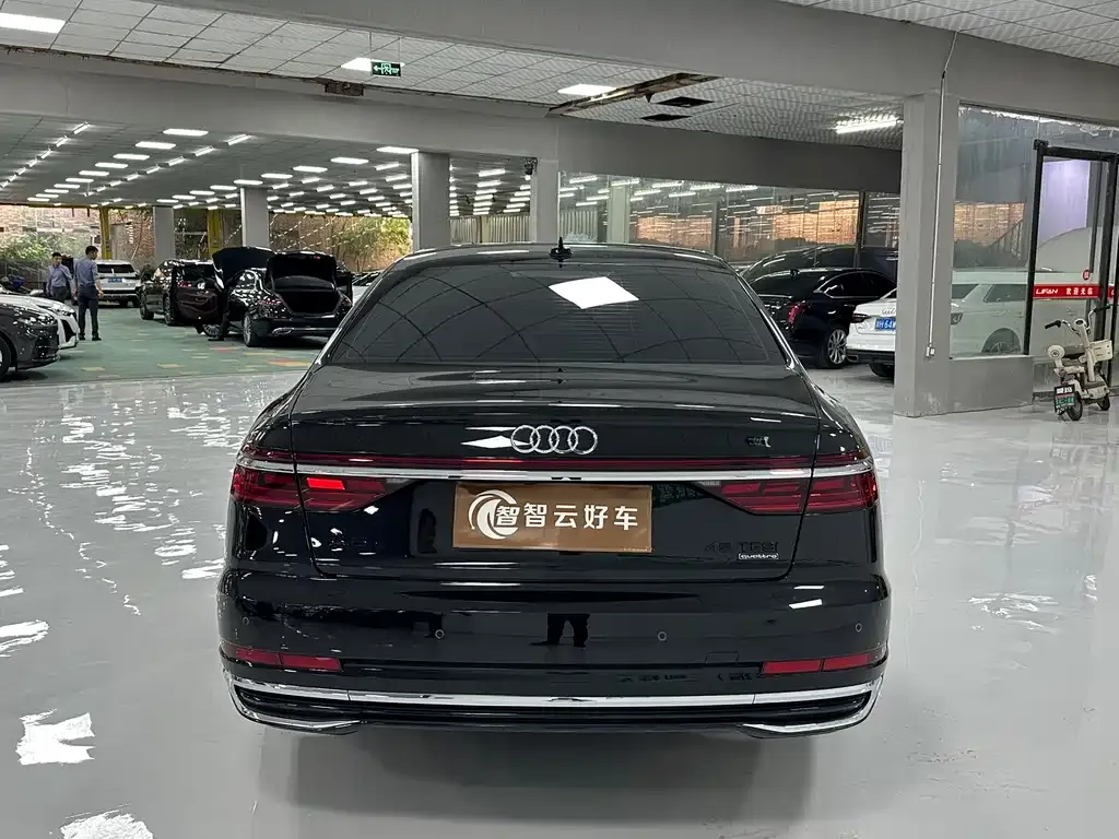 Audi A8 — фото 8