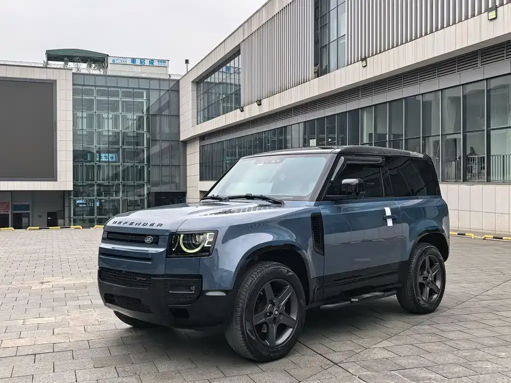 Land Rover Defender — фото 1