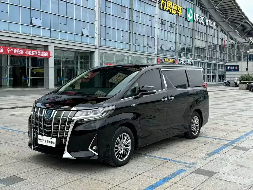 Toyota Alphard — фото 1