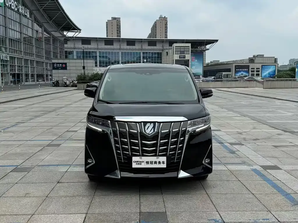 Toyota Alphard — фото 8