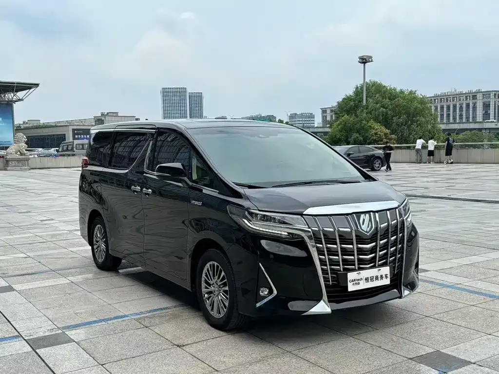 Toyota Alphard — фото 2