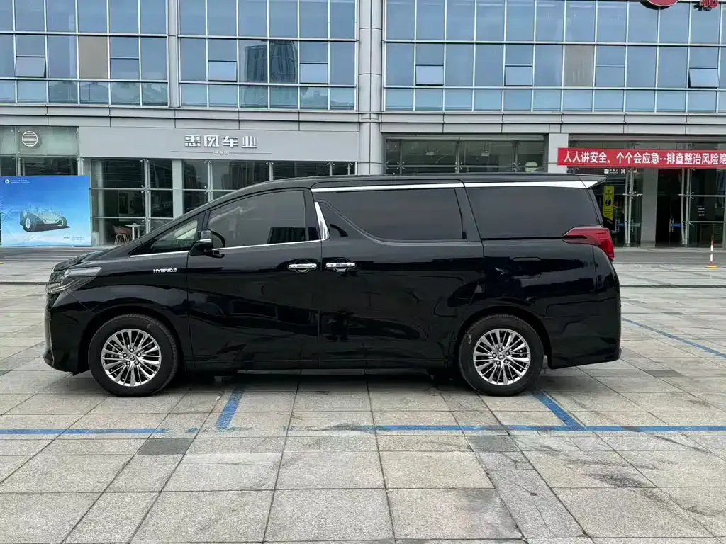 Toyota Alphard — фото 10