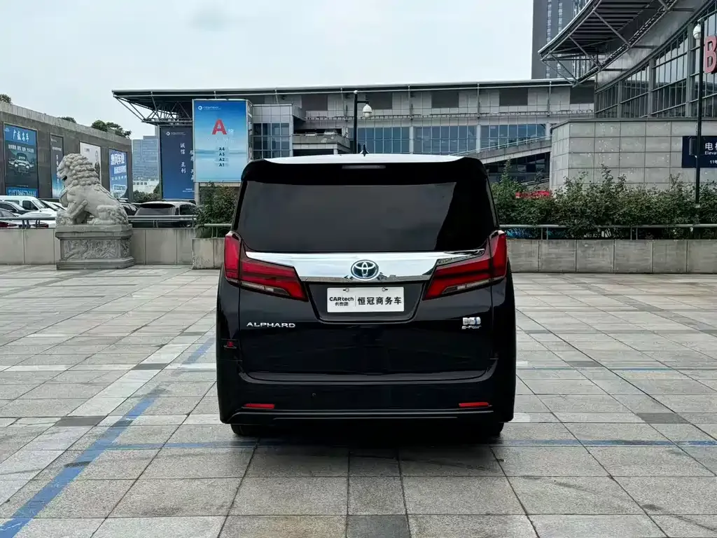 Toyota Alphard — фото 3