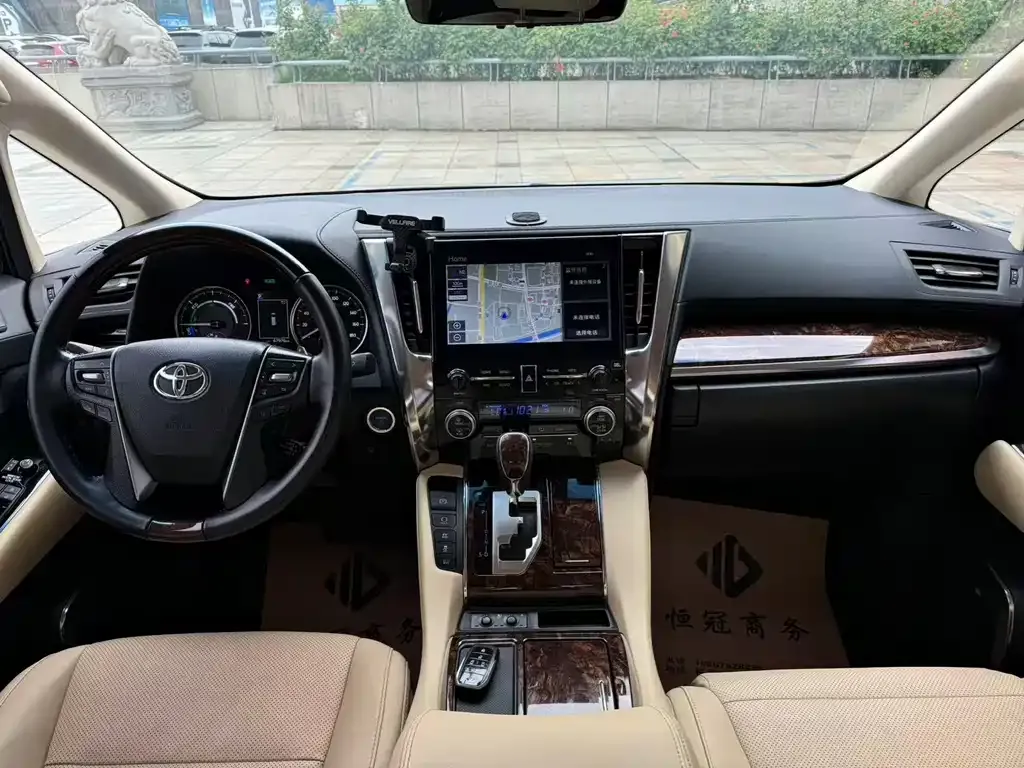 Toyota Alphard — фото 6