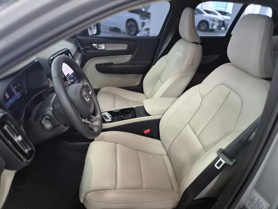 Volvo XC40 2026 из KR, фото 2