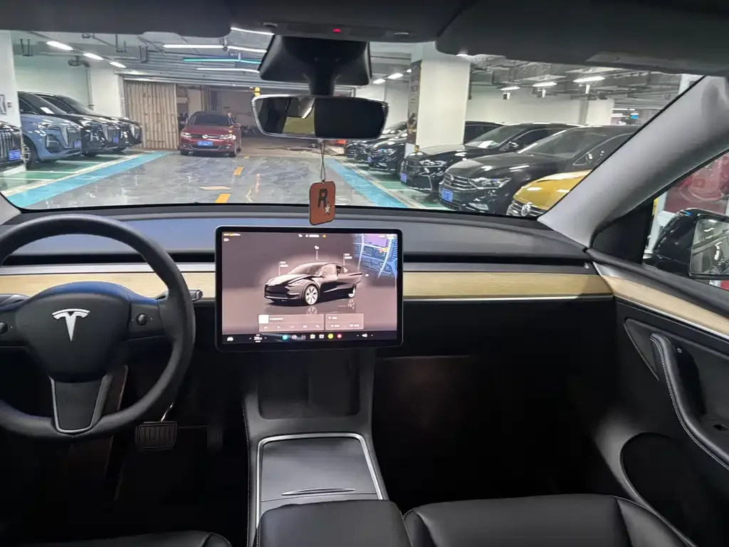Tesla Model Y — фото 9