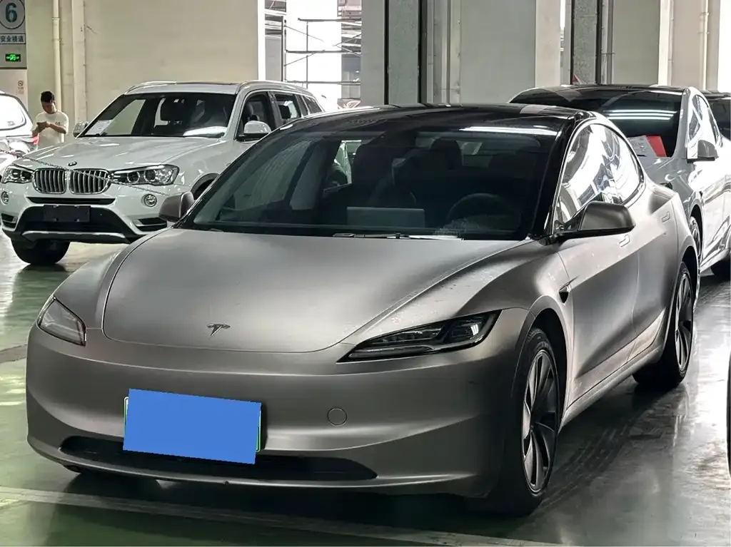 Tesla Model 3 — фото 1