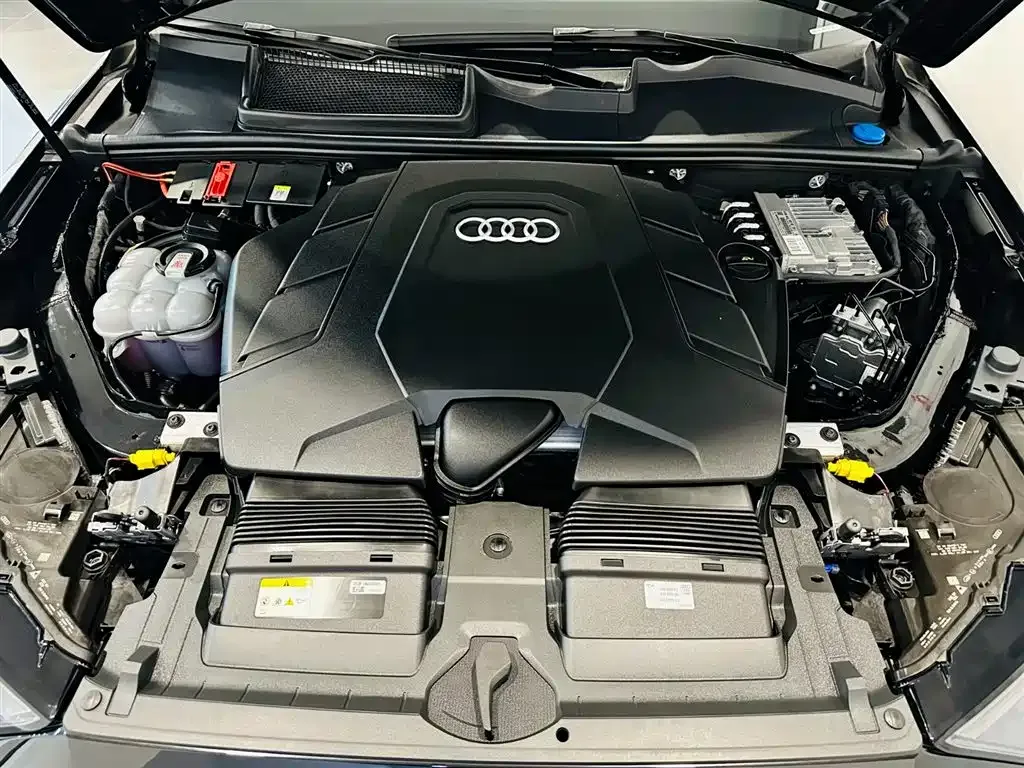 Audi Q7 — фото 10