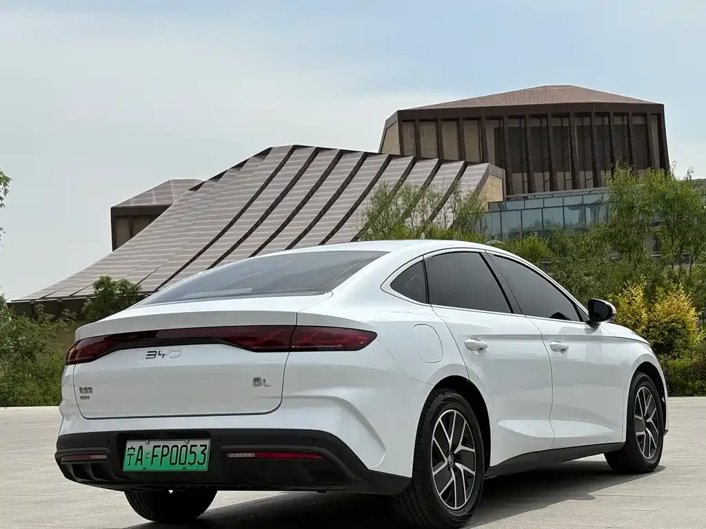 BYD Qin L — фото 8