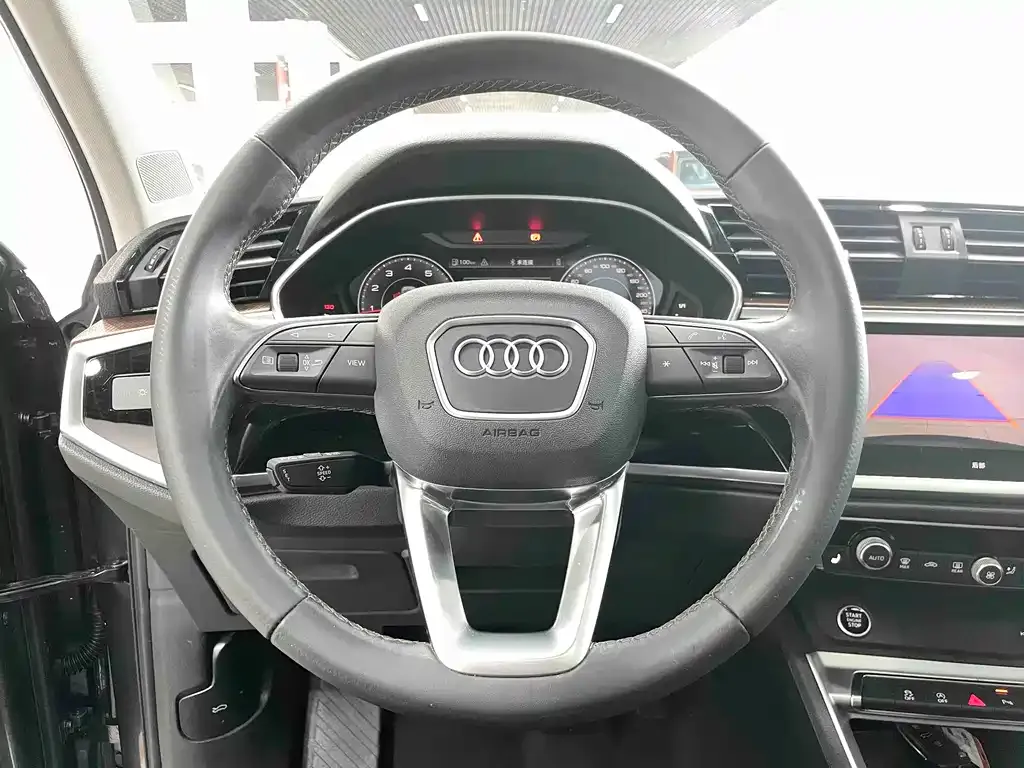 Audi Q3 — фото 6